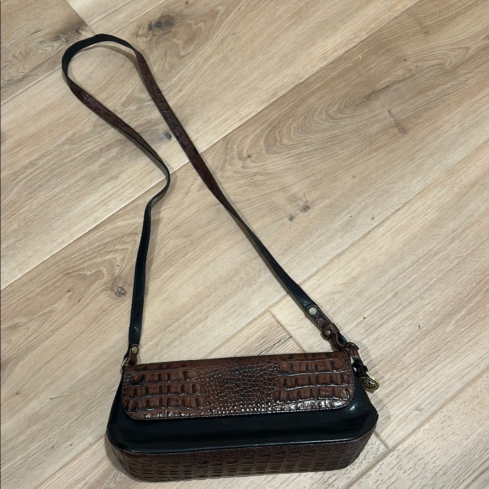 Elegant Brown Crocodile-Embossed Shoulder Bag